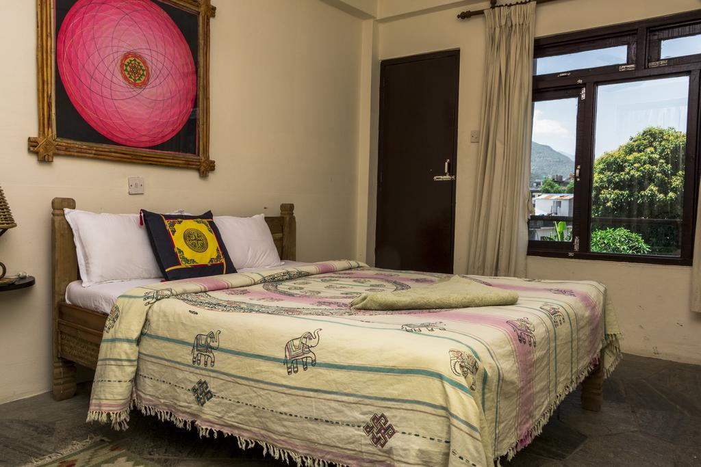 Peace Eye Guest House Покхара Экстерьер фото