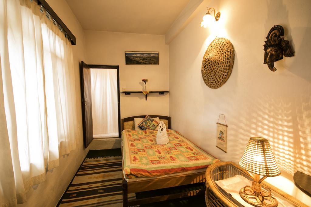 Peace Eye Guest House Покхара Номер фото